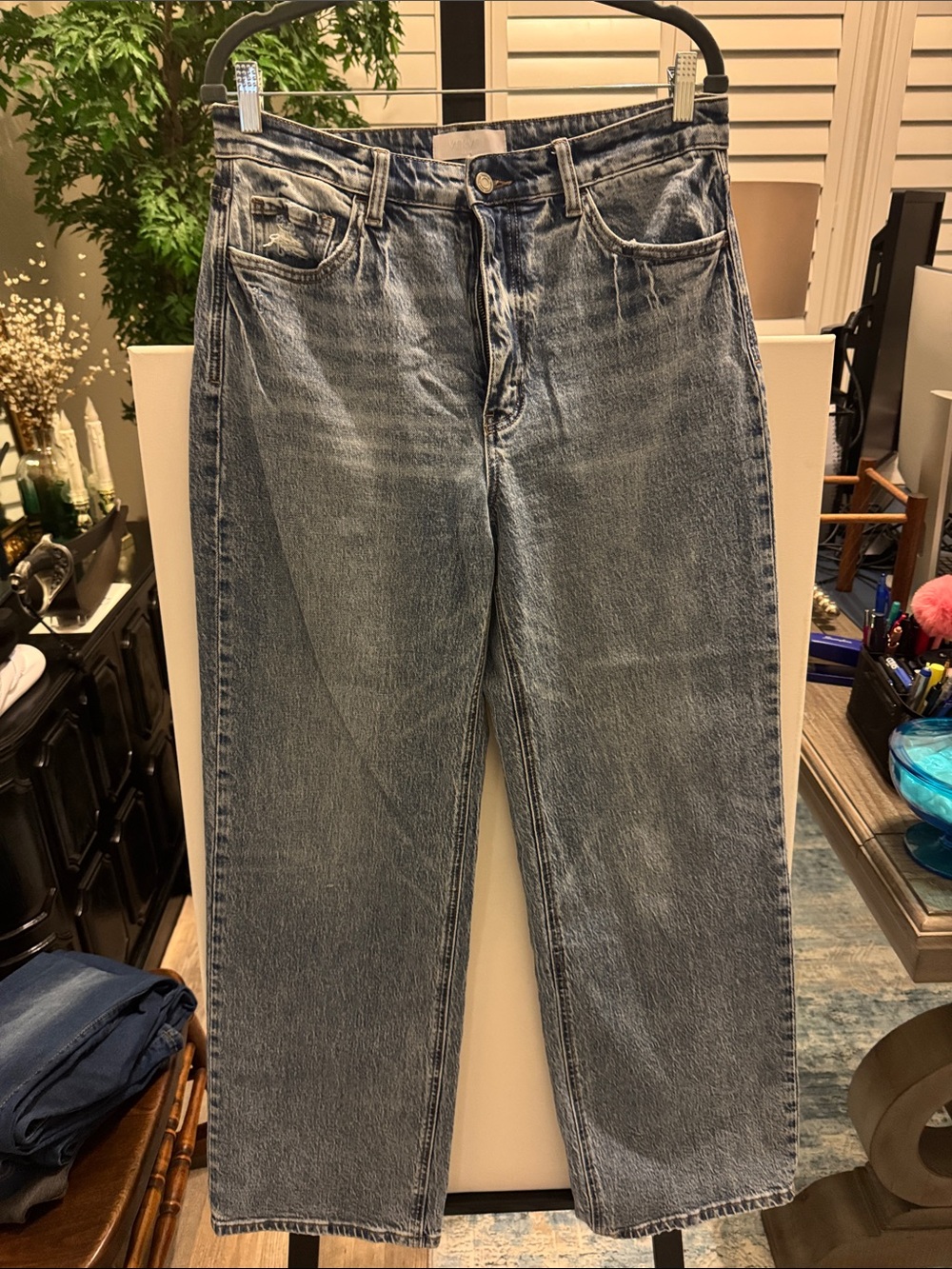 Vervet Women’s relaxed fit distressed Straight-Leg Jeans - Faded Blue
